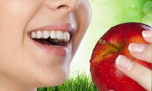 איך תזונה משפיעה על השיניים, החניכיים ובריאות הפה?